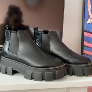 chunky sole black ankle boot women’s size 39
